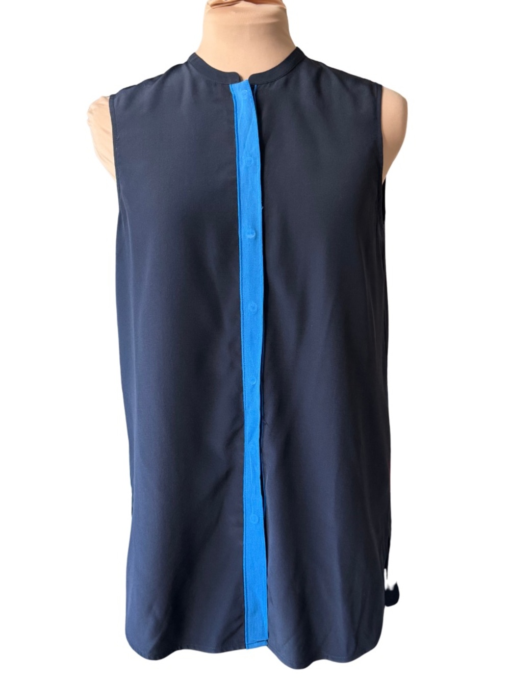 Small (VGC) Vince 100% Silk Blue Tank with Hidden Buttons